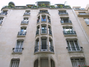 3 Tips for Staying Safe in Your Apartment Complex